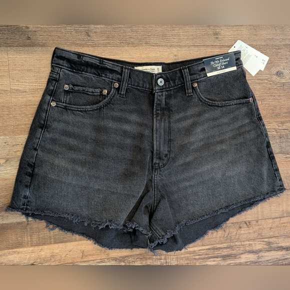 Abercrombie & Fitch Curve Love High Rise 90s Relaxed Cutoff Short Size 32/14 - Picture 1 of 13